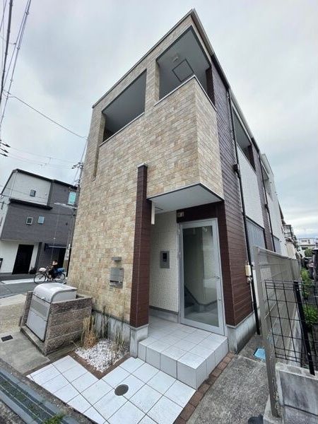 LA CACHETTE OKAMACHIの外観画像