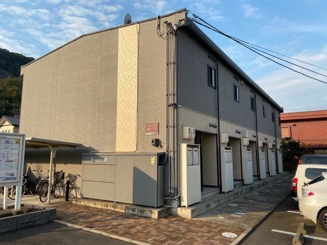 レオパレスグランシャリオ井原の外観画像