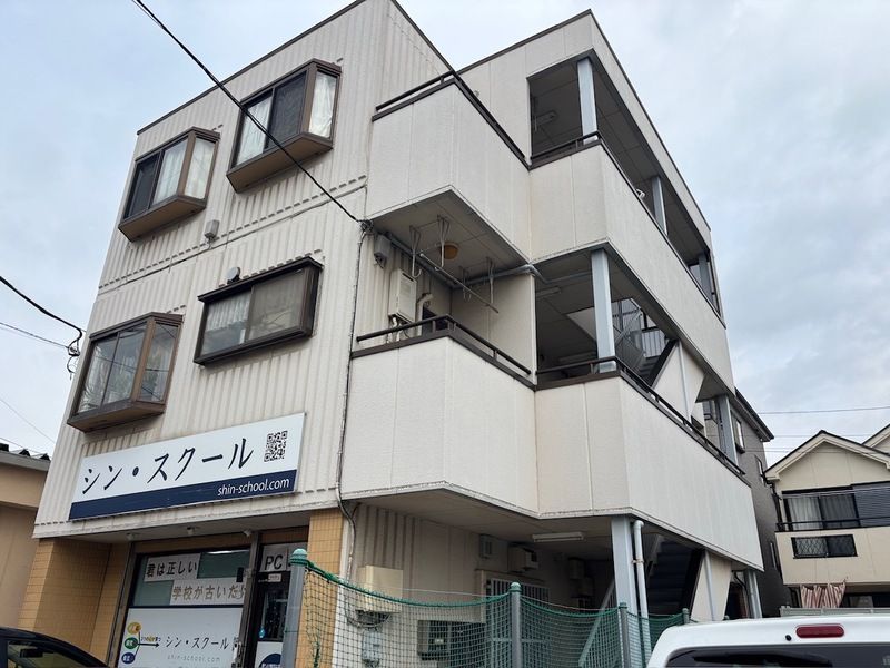 STビルの外観画像