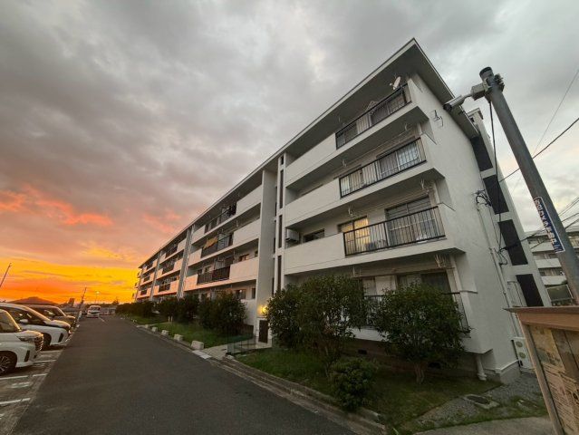 香里三井団地A7棟の外観画像