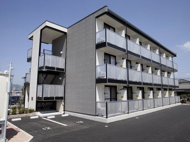 レオパレス蓮台寺西の外観画像