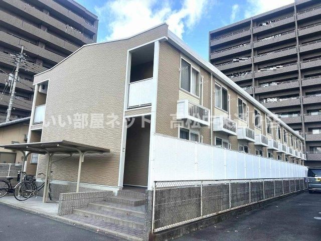 レオパレス富の外観画像