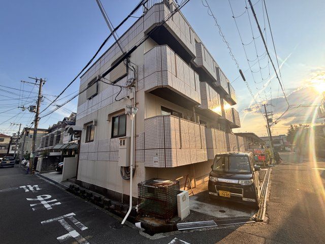 服部コーポの外観画像
